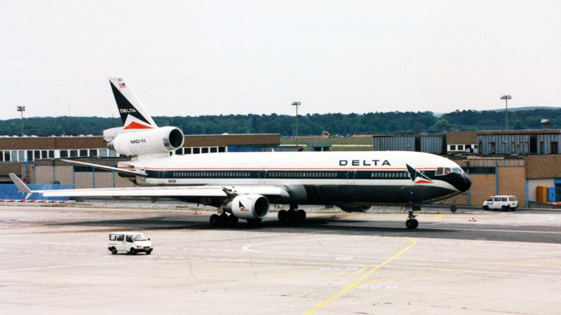Illustration for article titled 27 Stylish Airliner Liveries From The Past